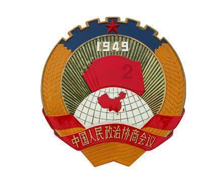 民警小孙向战友展示队长曾国达给自己的10本“缉毒宝典”,最后一页写着这样一句话……